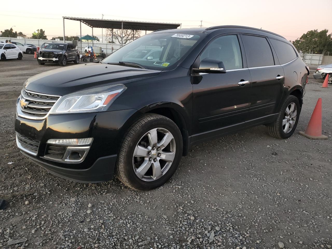 Obraz 1 z 2017 CHEVROLET TRAVERSE LT 2017 z VIN 1GNKVGKD8HJ121200