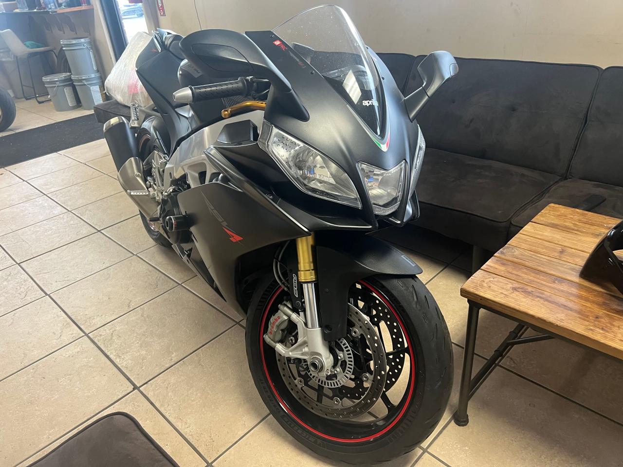 Изображение 1 2013 APRILIA RSV4 R 2013 с VIN ZD4RKU042DS000317