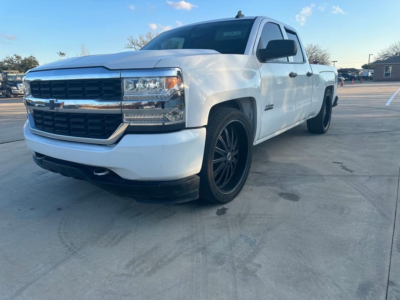 Image 2 of 2019 CHEVROLET SILVERADO LD C1500 CUSTOM 2019 with VIN 2GCRCMECXK1155557