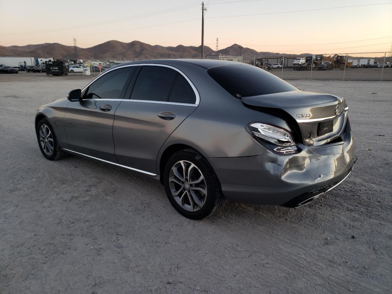 Obraz 2 z 2016 MERCEDES-BENZ C 300 4MATIC 2016 z VIN 55SWF4KB6GU135914