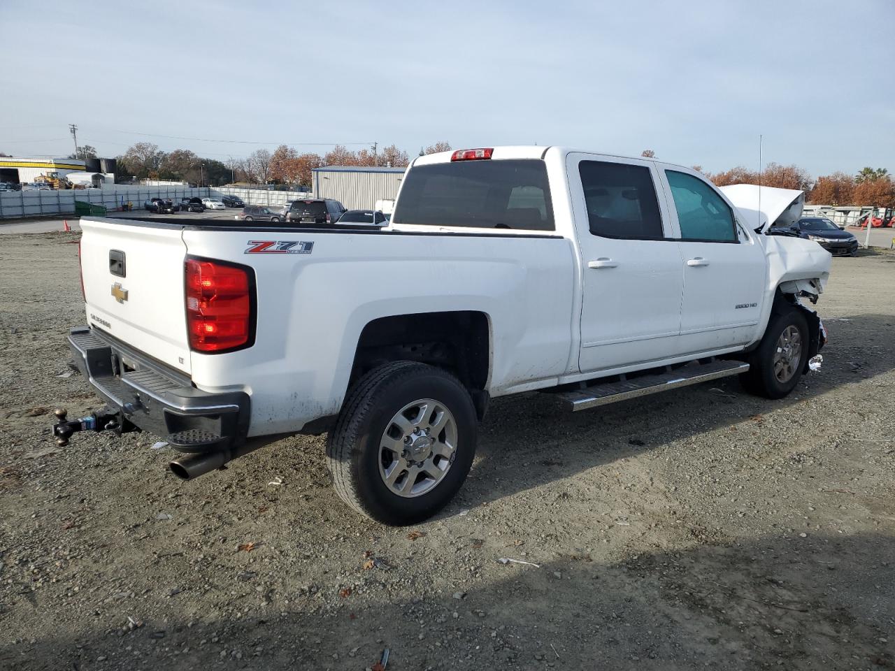 Image 3 of 2015 CHEVROLET SILVERADO K2500 HEAVY DUTY LT 2015 with VIN 1GC1KVEGXFF606297