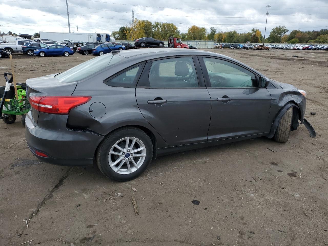 Image 3 of 2018 FORD FOCUS SE 2018 with VIN 1FADP3F29JL204177