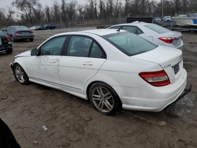 Obraz 2 z 2013 MERCEDES-BENZ C 250 2013 z VIN WDDGF4HB7DR287497