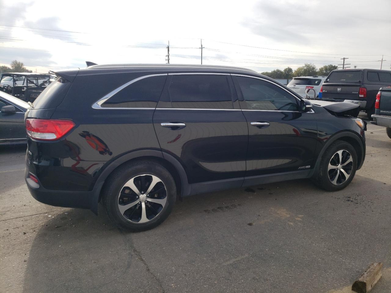 Image 3 of 2016 KIA SORENTO EX 2016 with VIN 5XYPHDA57GG084380