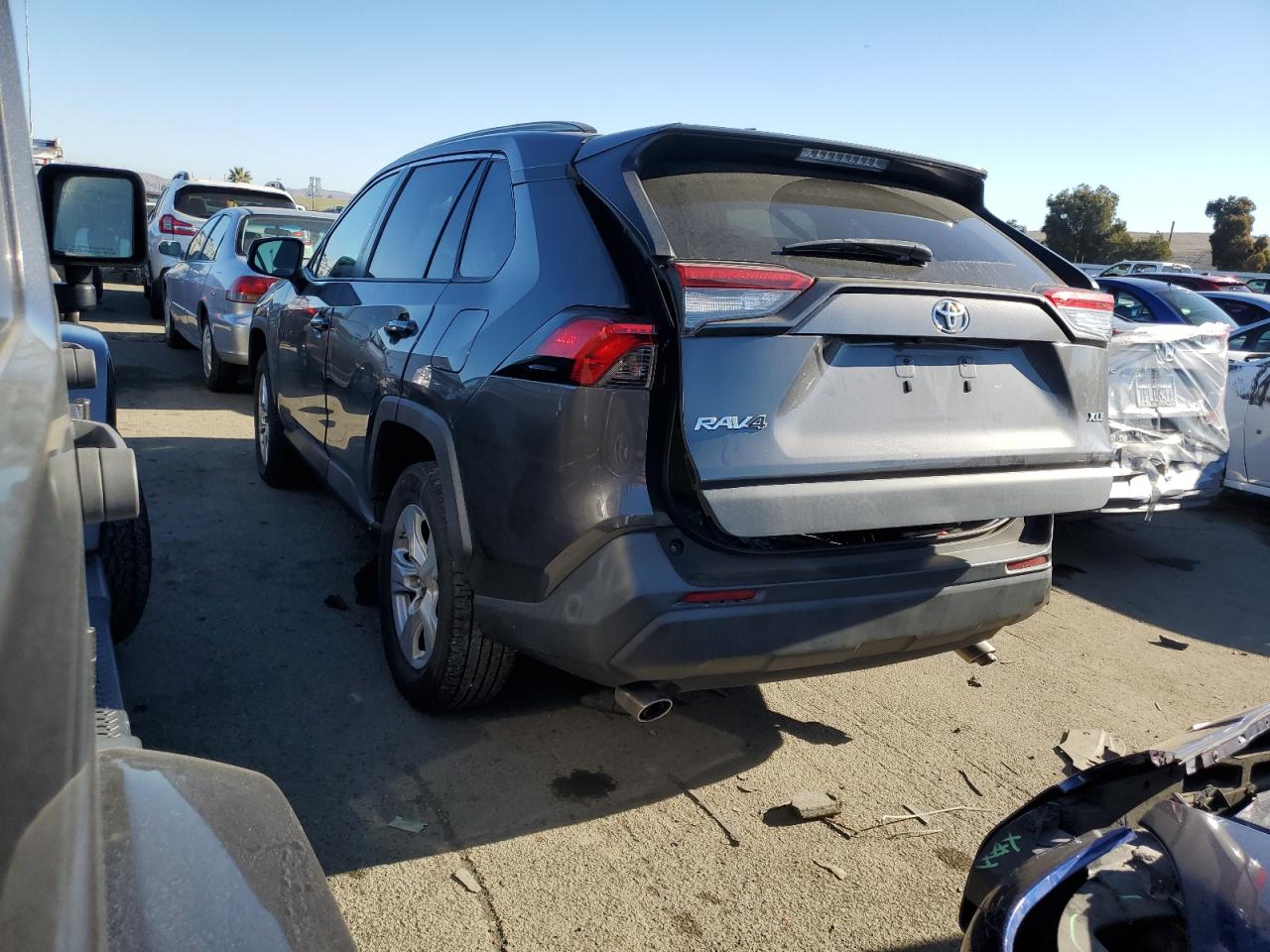 Image 2 of 2019 TOYOTA RAV4 XLE 2019 with VIN 2T3W1RFVXKW021824