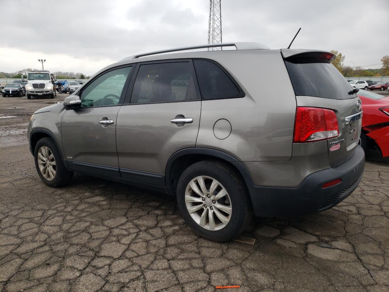 Image 2 of 2011 KIA SORENTO EX 2011 with VIN 5XYKUDA2XBG055556