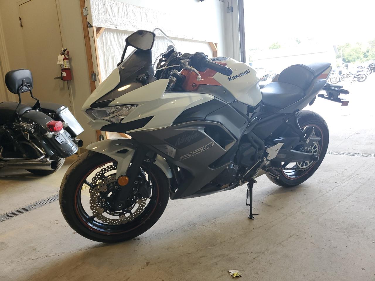 Image 2 of 2023 KAWASAKI EX650 R 2023 with VIN ML5EXER1XPDA90767