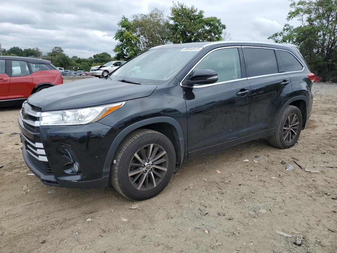 Изображение 1 Toyota Highlander Se 2018 с VIN 5TDJZRFH3JS856130