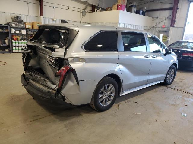 Image 3 of 2022 TOYOTA SIENNA XLE 2022 with VIN 5TDYRKEC8NS083771