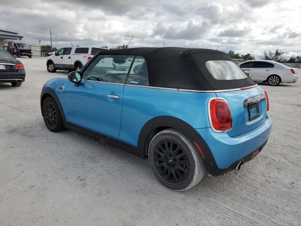 Image 2 of 2019 MINI COOPER  2019 with VIN WMWWG5C55K3F79711