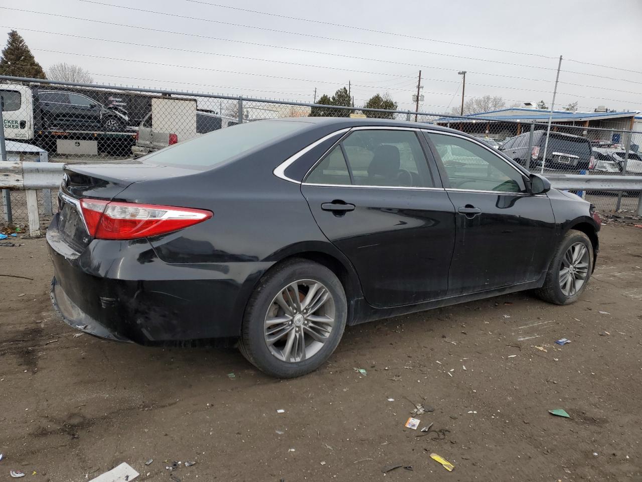 Obraz 3 z 2016 TOYOTA CAMRY LE 2016 z VIN 4T4BF1FK5GR556430