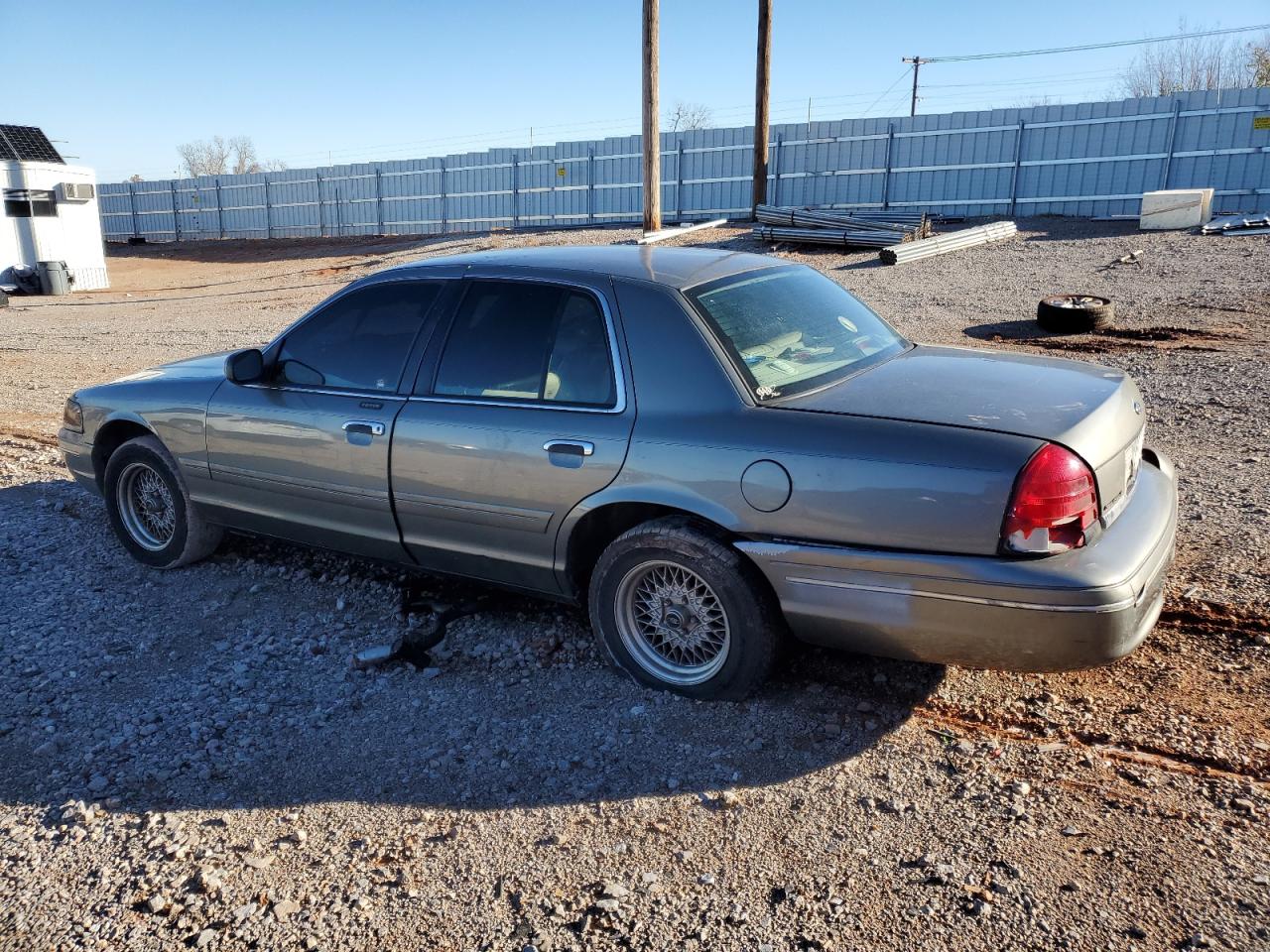 Изображение 2 2001 FORD CROWN VICTORIA LX 2001 с VIN 2FAFP74W01X128356