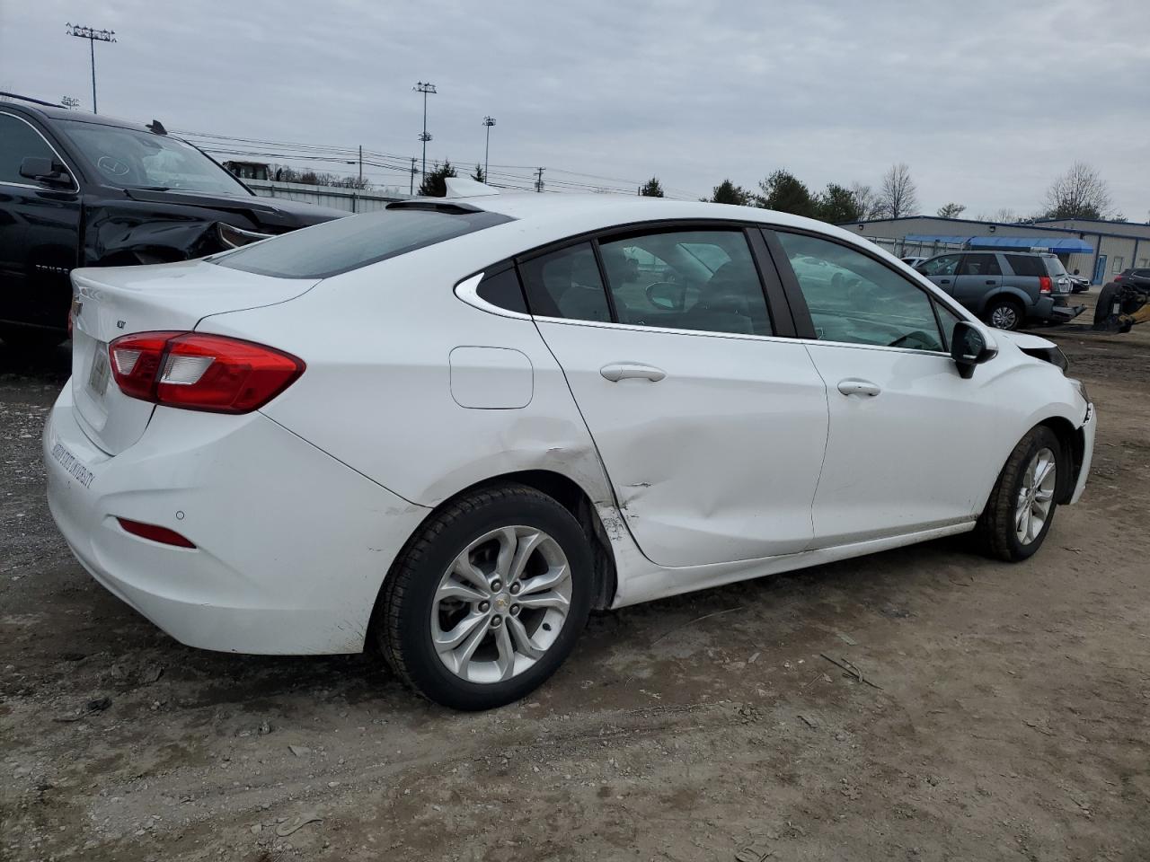 Изображение 3 2019 CHEVROLET CRUZE LT 2019 с VIN 1G1BE5SM1K7131173