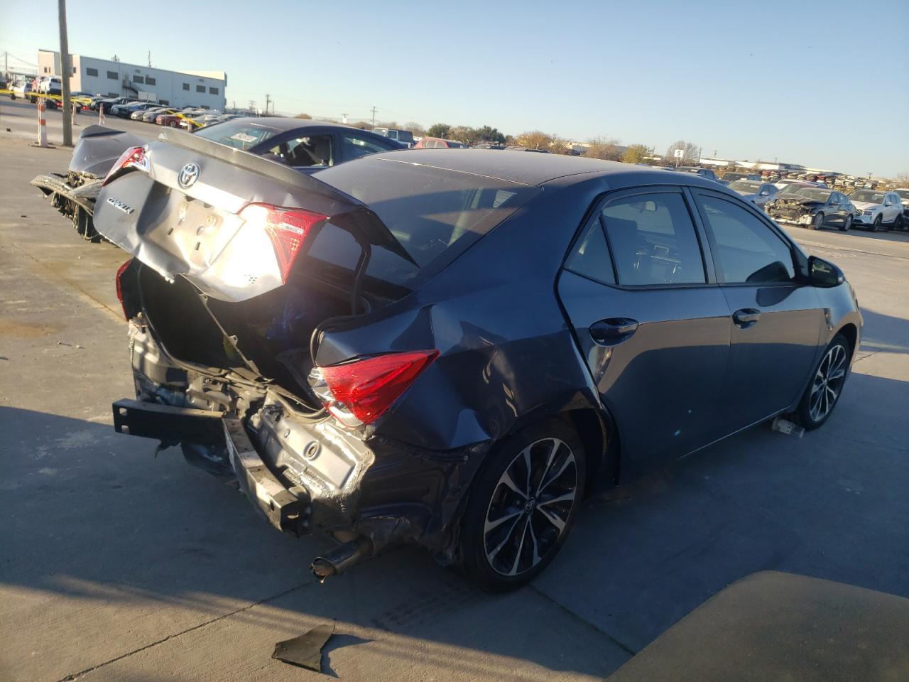 Obraz 3 z Toyota Corolla L 2017 z VIN 5YFBURHE6HP632441