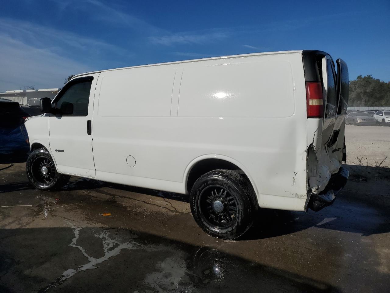 Image 2 of 2005 CHEVROLET EXPRESS G2500  2005 with VIN 1GCGG25VX51125812