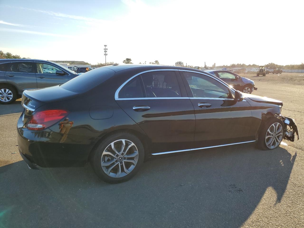 Изображение 3 2018 MERCEDES-BENZ C 300 4MATIC 2018 с VIN 55SWF4KB1JU242067