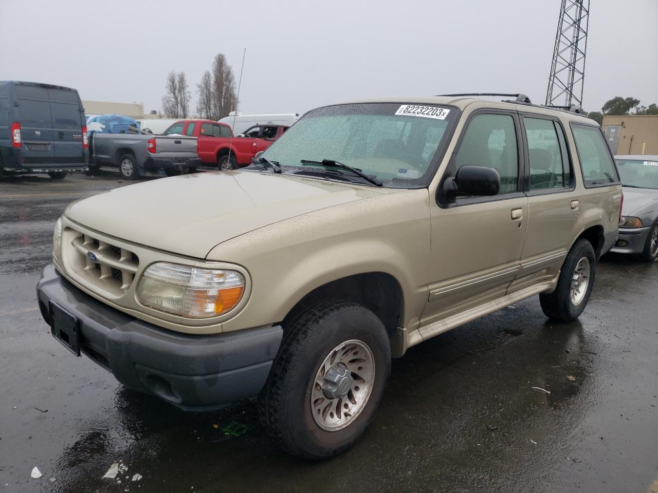Image 1 of 2000 FORD EXPLORER XLS 2000 with VIN 1FMZU62X2YZC33230