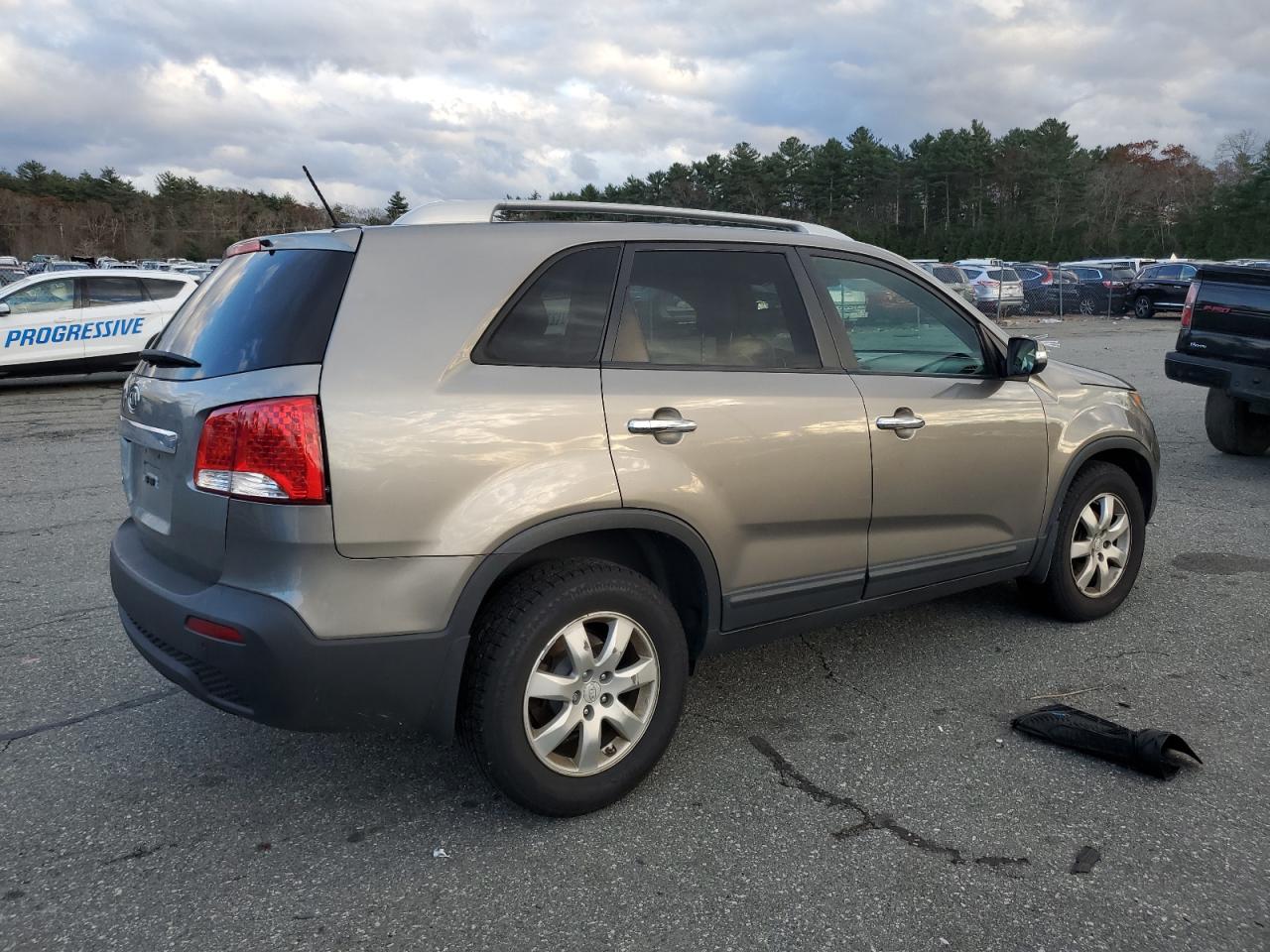 Изображение 3 2011 KIA SORENTO BASE 2011 с VIN 5XYKT3A18BG103804