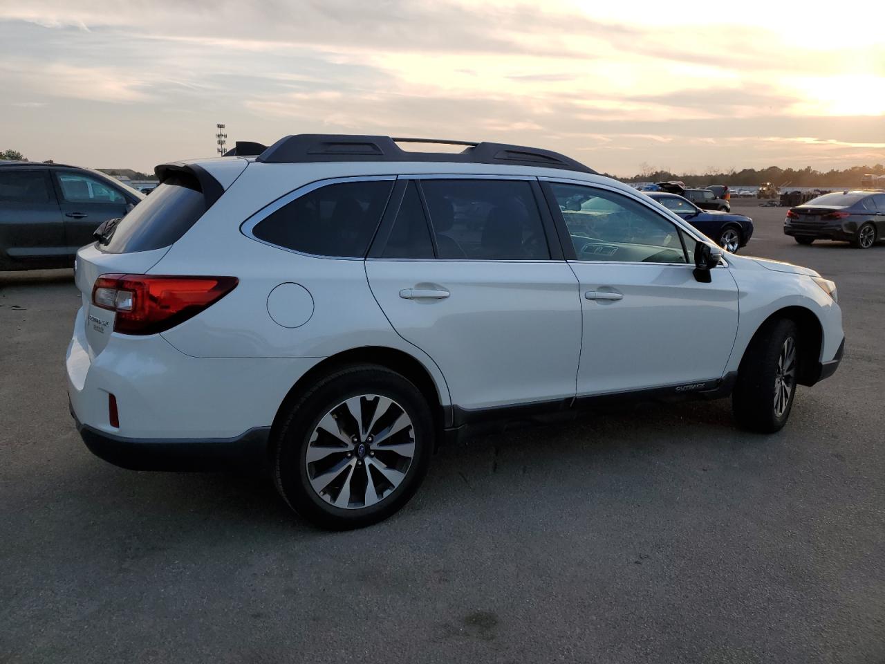 Изображение 3 2016 SUBARU OUTBACK 2.5I LIMITED 2016 с VIN 4S4BSAJC5G3326155