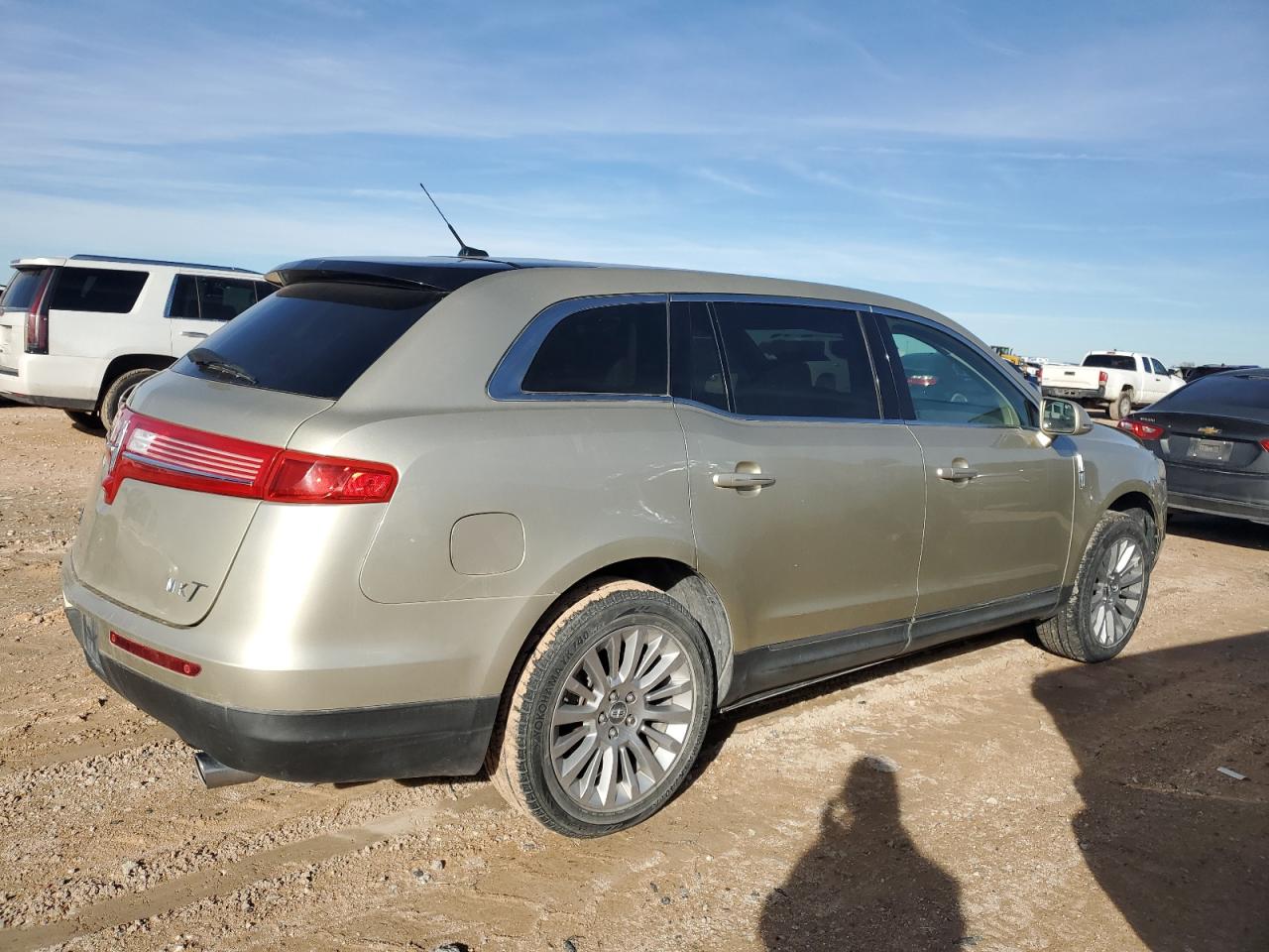 Image 3 of 2010 LINCOLN MKT  2010 with VIN 2LMHJ5FR1ABJ19386