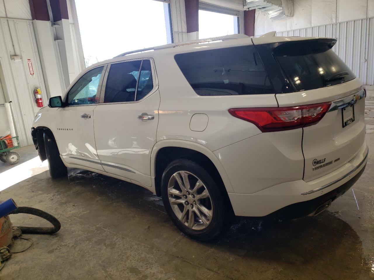 Image 2 of 2018 CHEVROLET TRAVERSE HIGH COUNTRY 2018 with VIN 1GNEVKKW0JJ183049