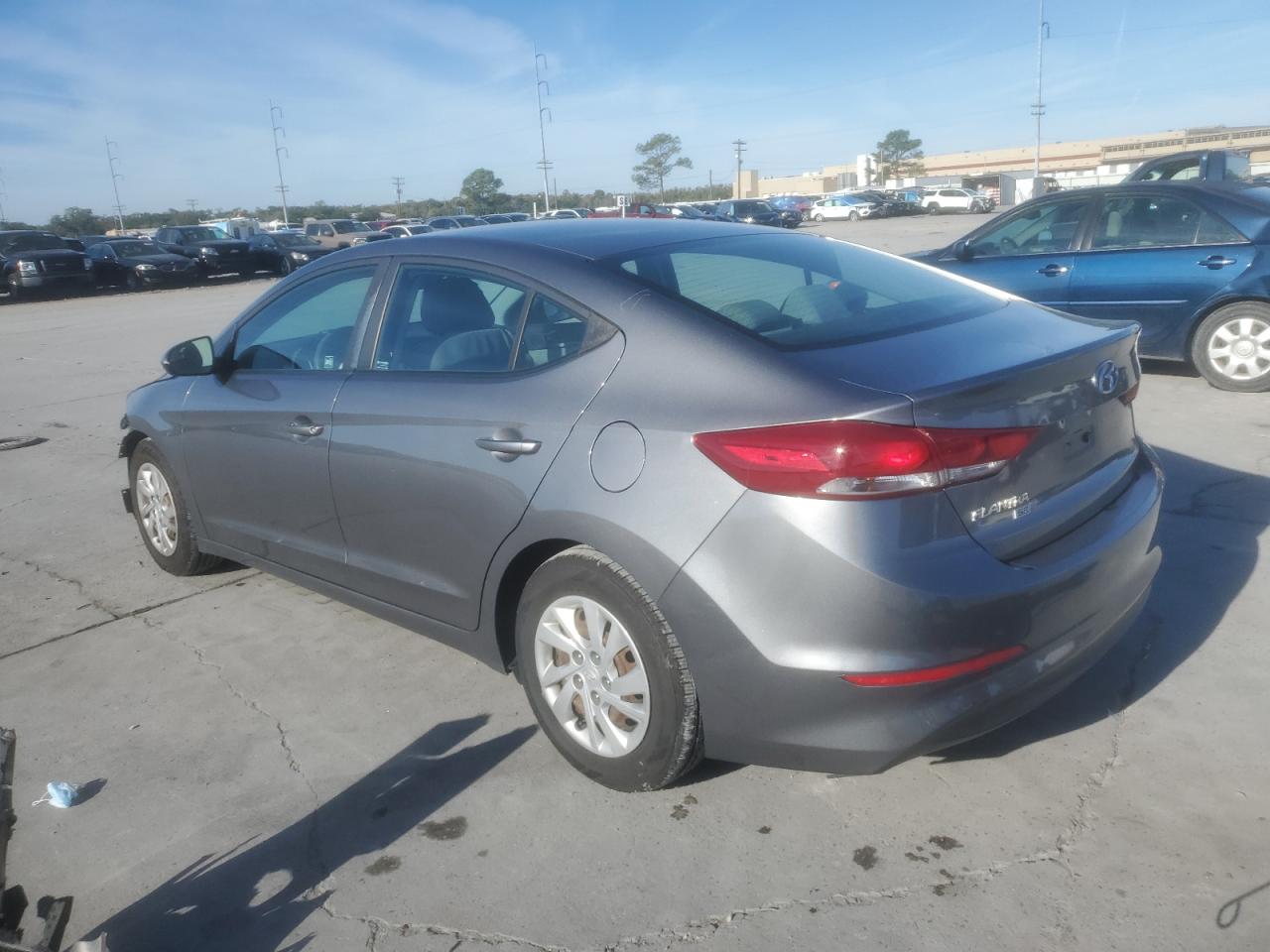 Изображение 2 2018 HYUNDAI ELANTRA SE 2018 с VIN 5NPD74LF8JH280551