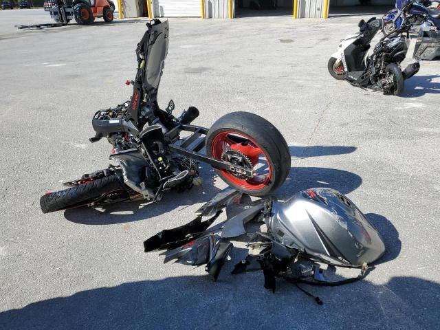 Obraz 3 z 2006 SUZUKI GSX-R1000  2006 z VIN JS1GT76A862108341