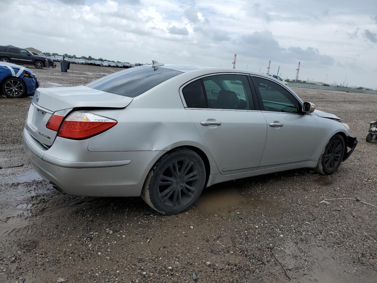 Image 3 of Hyundai Genesis 4.6L 2011 with VIN KMHGC4DF6BU125829