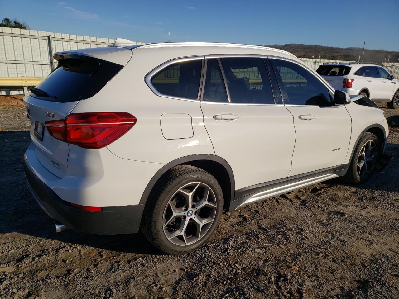 Image 3 of 2018 BMW X1 XDRIVE28I 2018 with VIN WBXHT3C32J5L26536