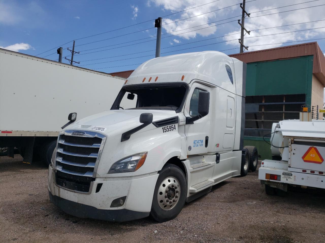 Image 2 of 2019 FREIGHTLINER CASCADIA 126  2019 with VIN 3AKJHHDR3KSJW7603