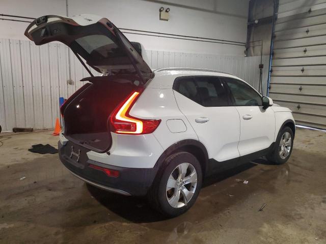 Obraz 3 z 2020 VOLVO XC40 T5 MOMENTUM 2020 z VIN YV4162UK3L2328447