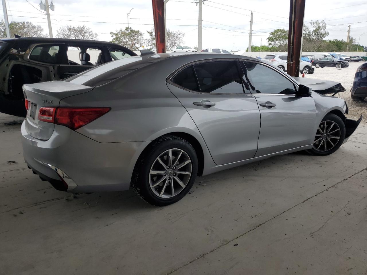 Изображение 3 2018 ACURA TLX TECH 2018 с VIN 19UUB1F53JA006568