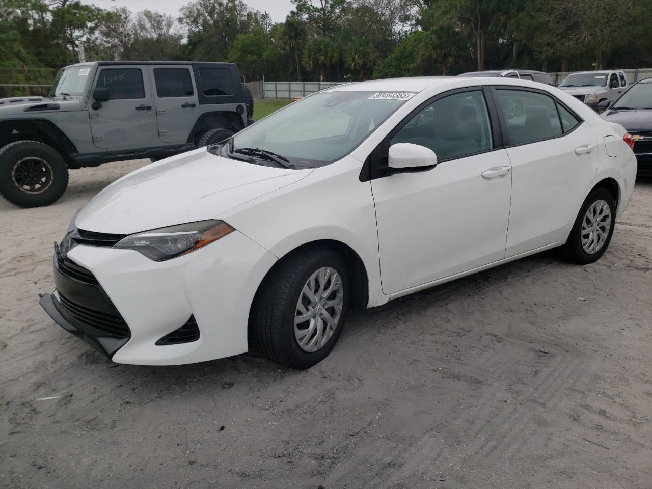 Obraz 1 z 2018 TOYOTA COROLLA L 2018 z VIN 5YFBURHEXJP802371