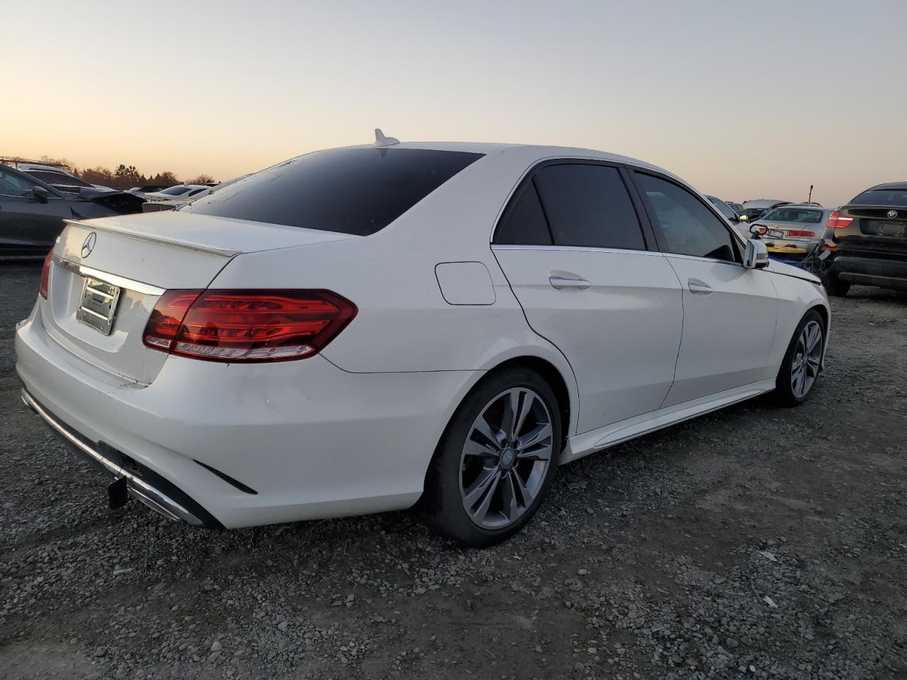 Obraz 3 z 2016 MERCEDES-BENZ E 350 2016 z VIN WDDHF5KB9GB202577