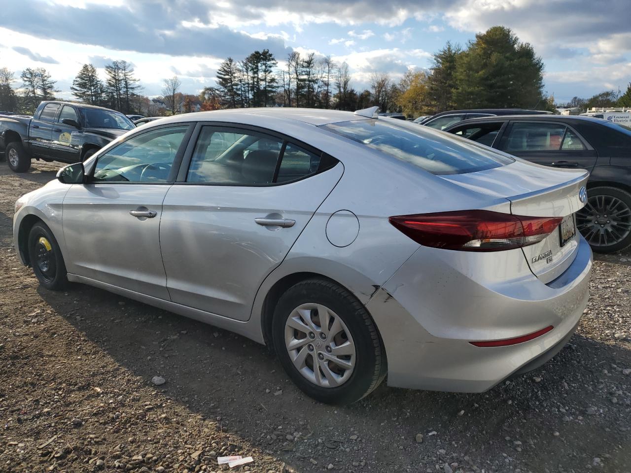 Obraz 2 z 2017 HYUNDAI ELANTRA SE 2017 z VIN 5NPD74LFXHH126997