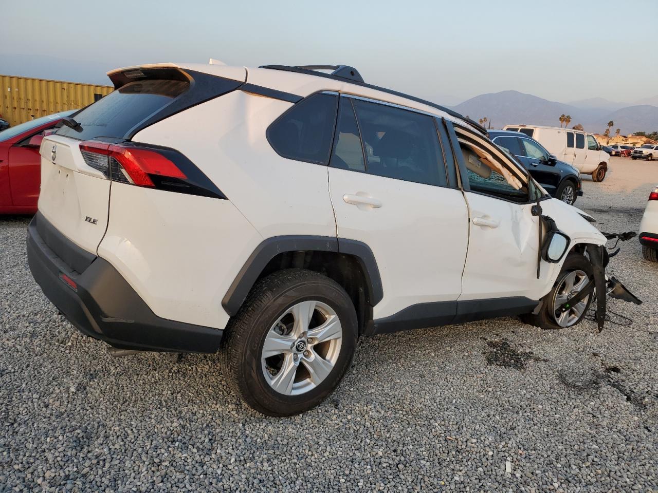 Image 3 of 2020 TOYOTA RAV4 XLE 2020 with VIN 2T3W1RFV1LW069309