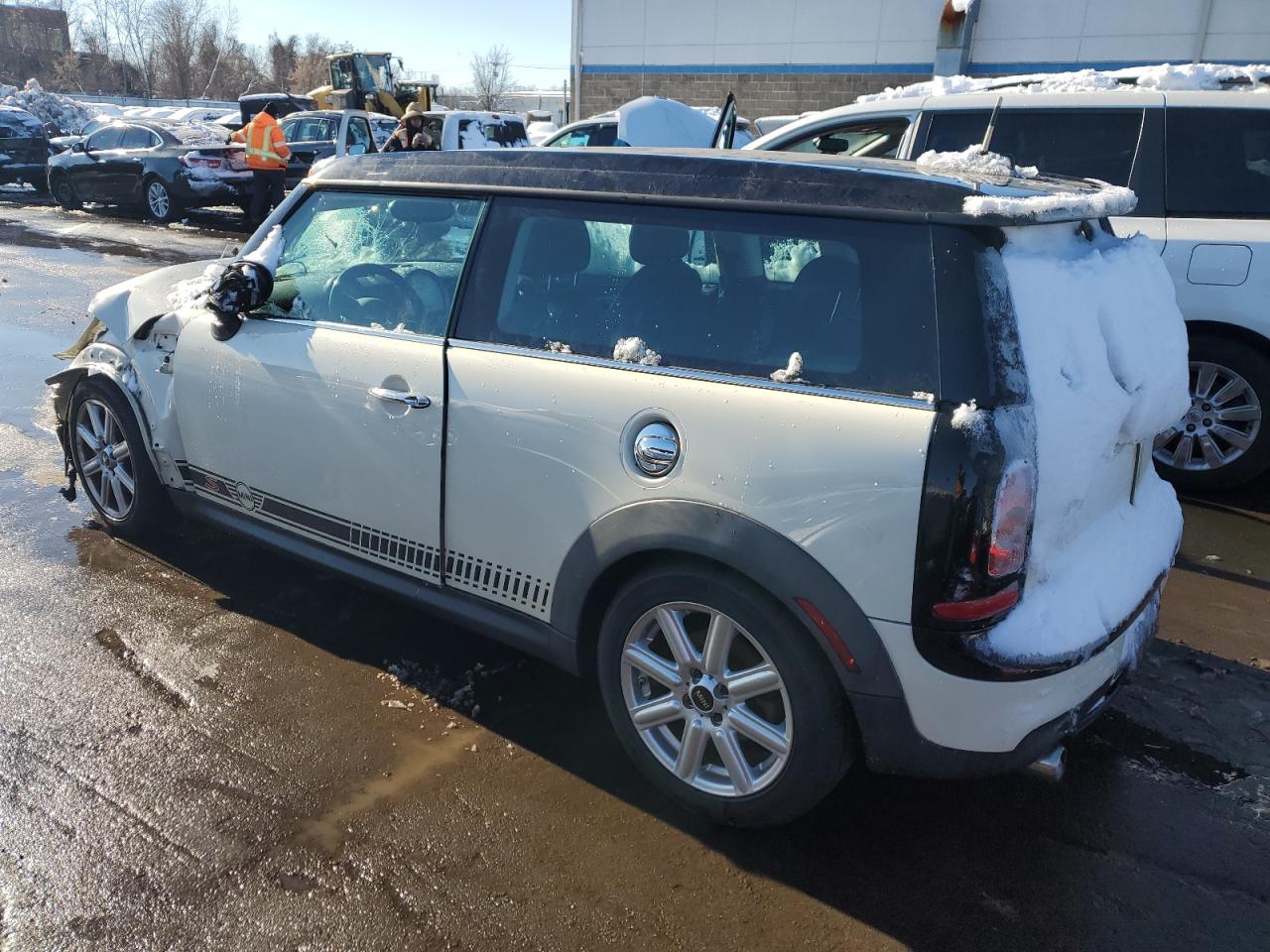 Image 2 of 2011 MINI COOPER S CLUBMAN 2011 with VIN WMWZG3C50BTY30858