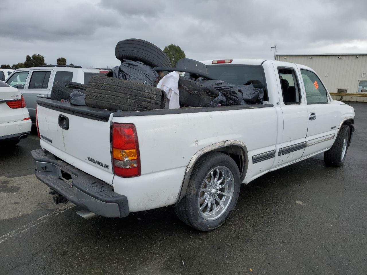 Image 3 of 2002 CHEVROLET SILVERADO C1500 2002 with VIN 2GCEC19T621349204