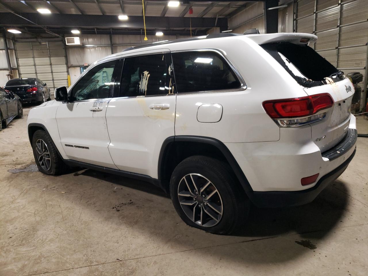 Obraz 2 z 2020 JEEP GRAND CHEROKEE LAREDO 2020 z VIN 1C4RJFAG4LC435478