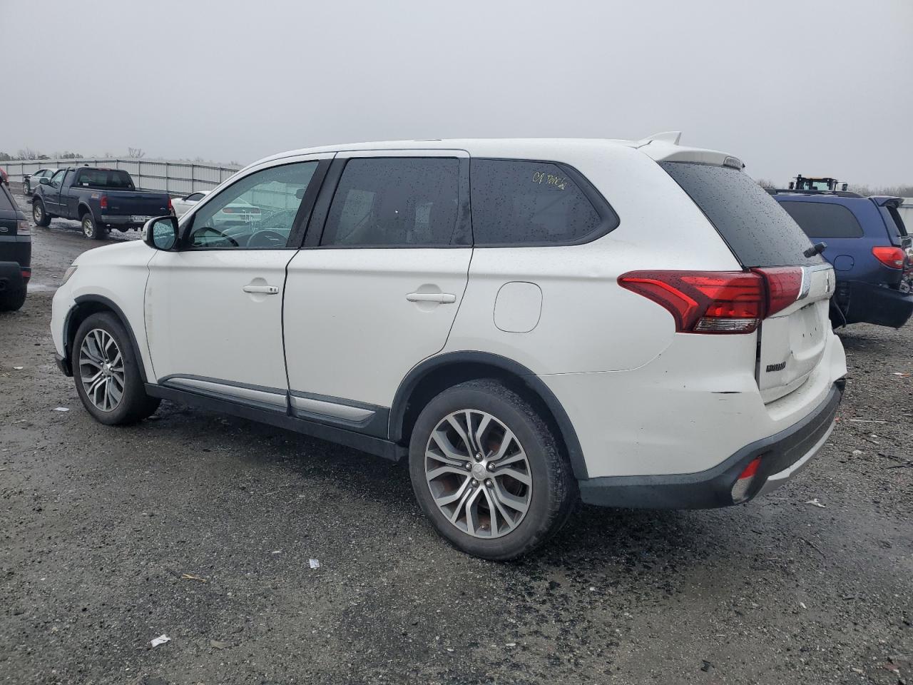Image 2 of 2017 MITSUBISHI OUTLANDER SE 2017 with VIN JA4AZ3A36HZ002826