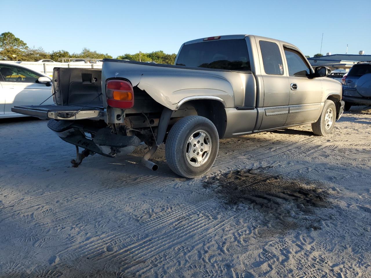 Obraz 3 z 2003 CHEVROLET SILVERADO C1500 2003 z VIN 1GCEC19V03Z167248