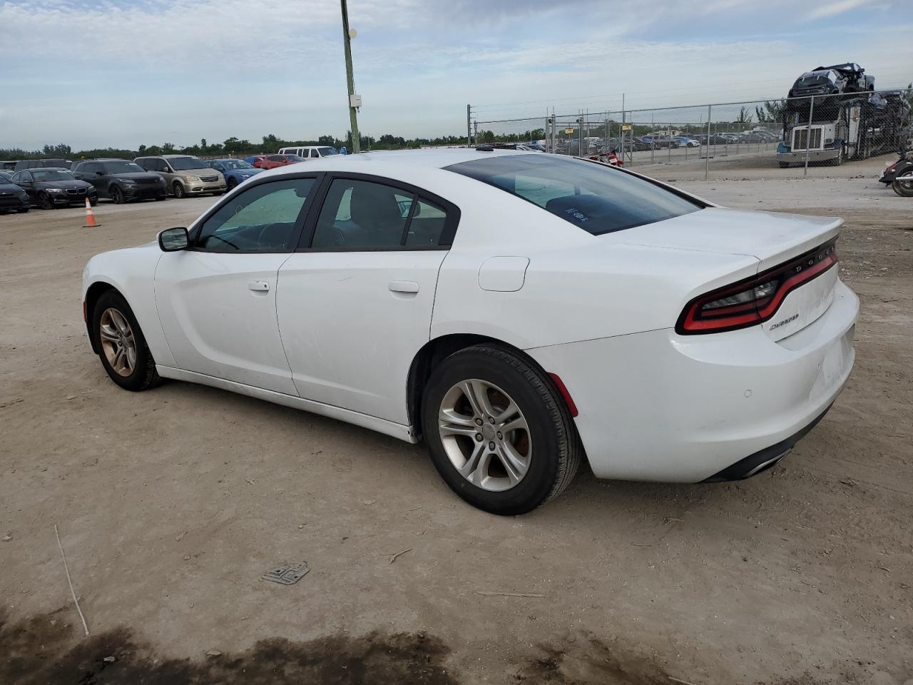 Obraz 2 z 2016 DODGE CHARGER SE 2016 z VIN 2C3CDXBGXGH192171