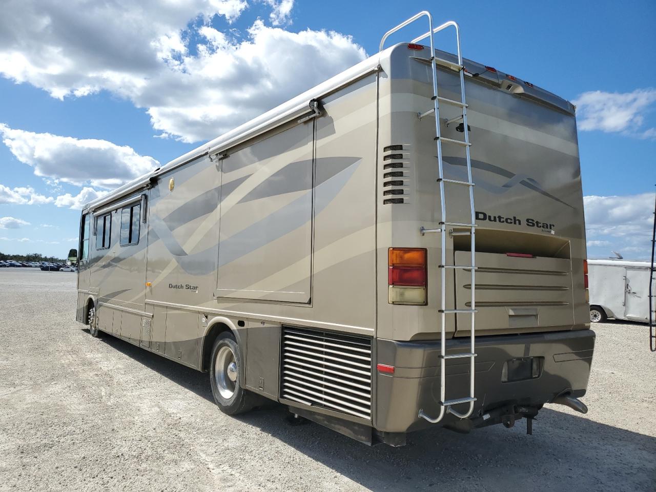 Image 3 of 2004 SPARTAN MOTORS MOTORHOME 4VZ 2004 with VIN 4VZBR1D954C045628