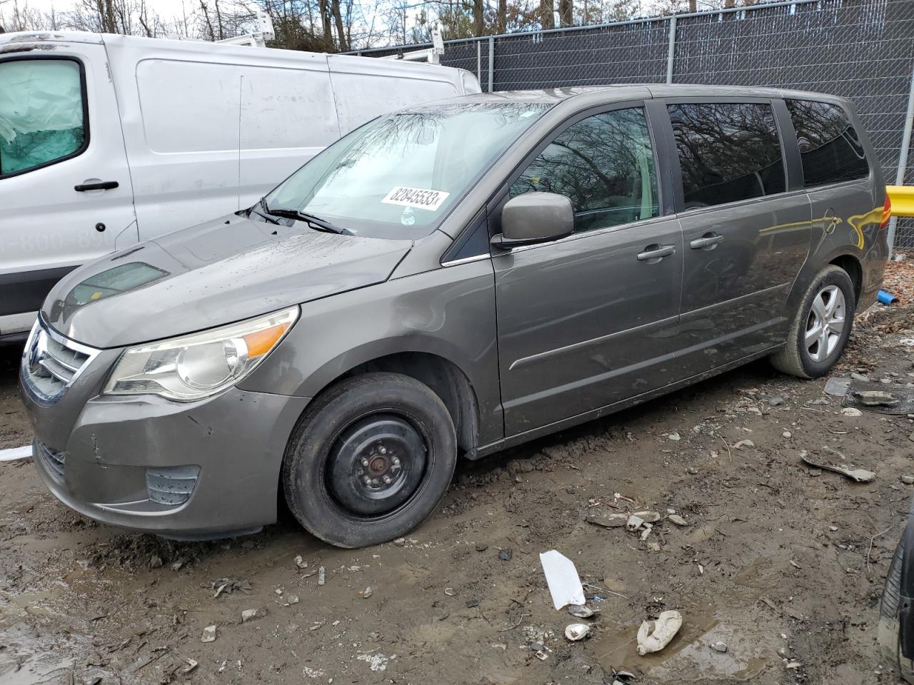 Image 1 of 2010 VOLKSWAGEN ROUTAN SEL 2010 with VIN 2V4RW5DX3AR388509