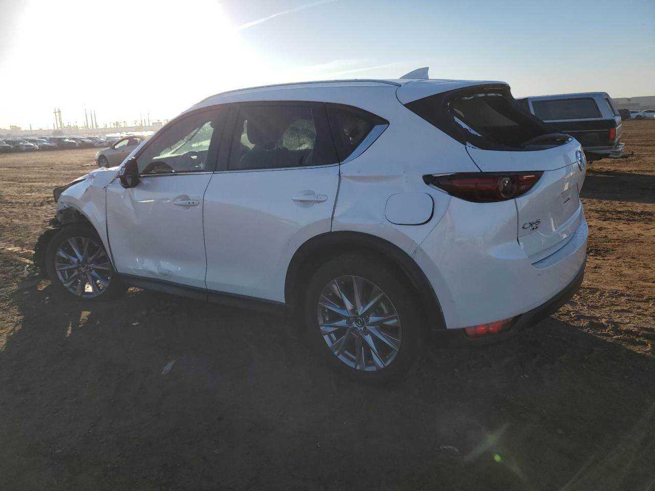 Image 2 of 2021 MAZDA CX-5 GRAND TOURING 2021 with VIN JM3KFBDMXM1498263