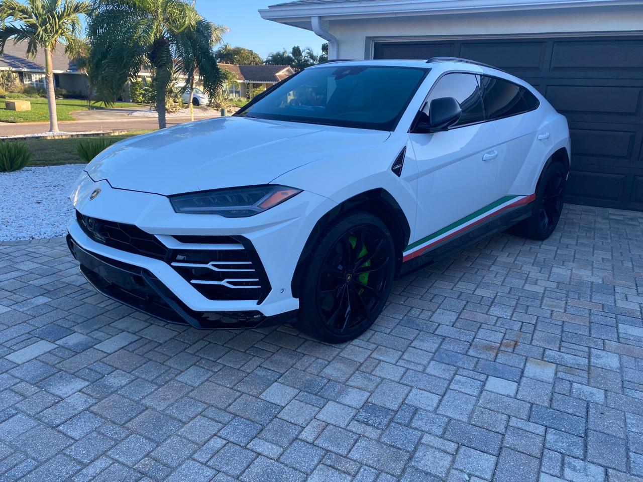2019 LAMBORGHINI URUS  2019 image