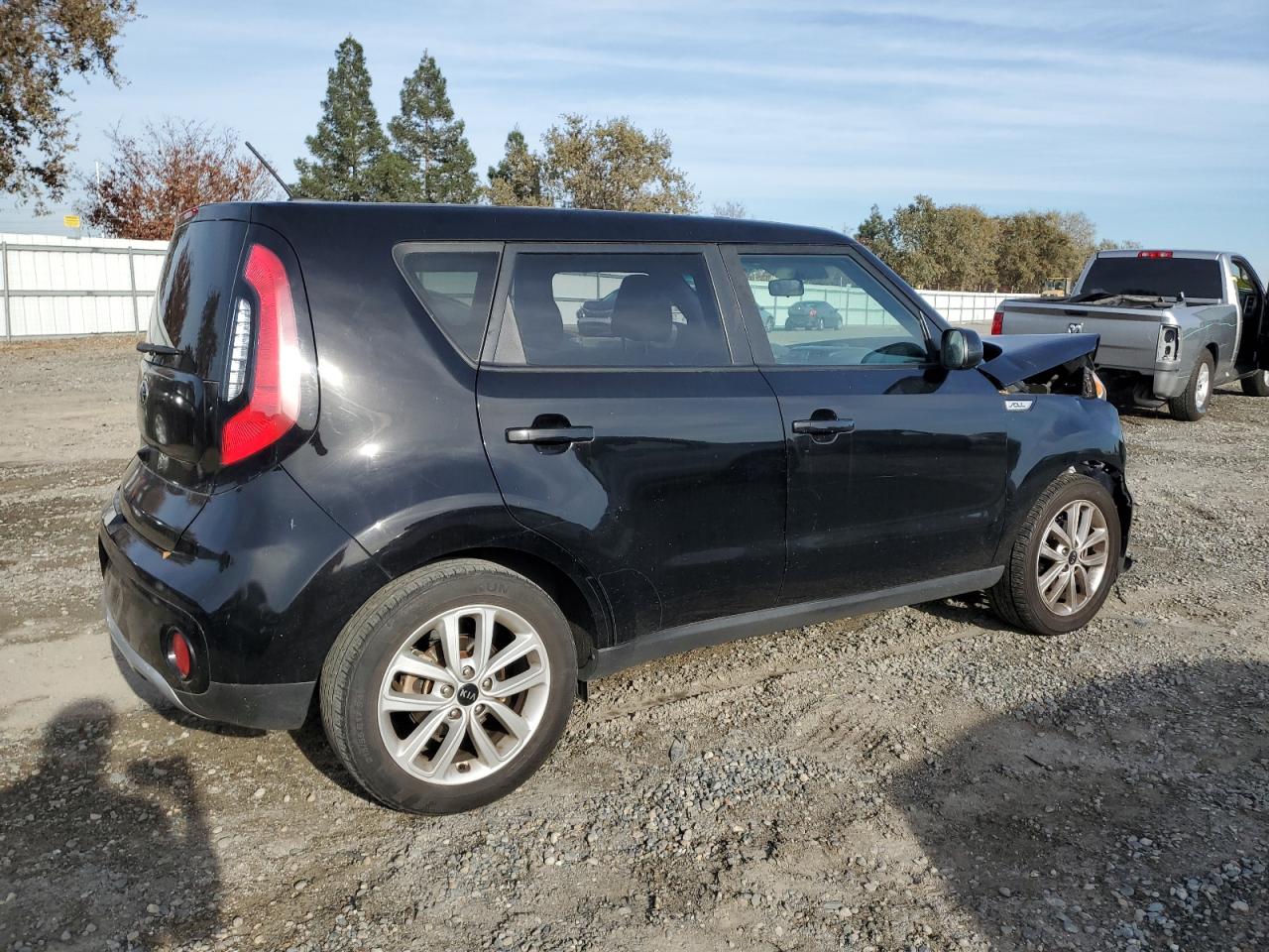 Image 3 of 2018 KIA SOUL + 2018 with VIN KNDJP3A55J7620105