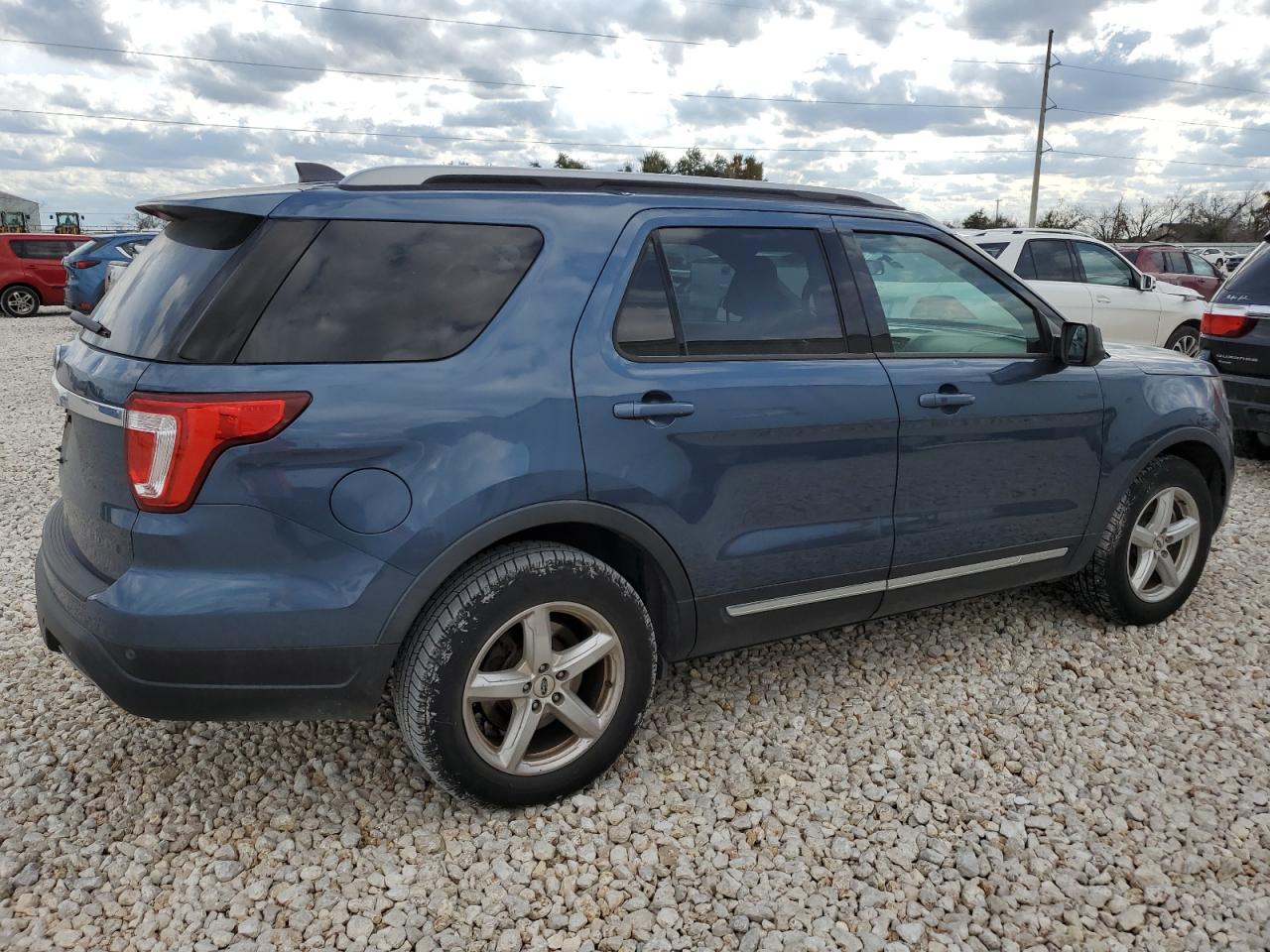 Image 3 of 2019 FORD EXPLORER XLT 2019 with VIN 1FM5K7D88KGA46237