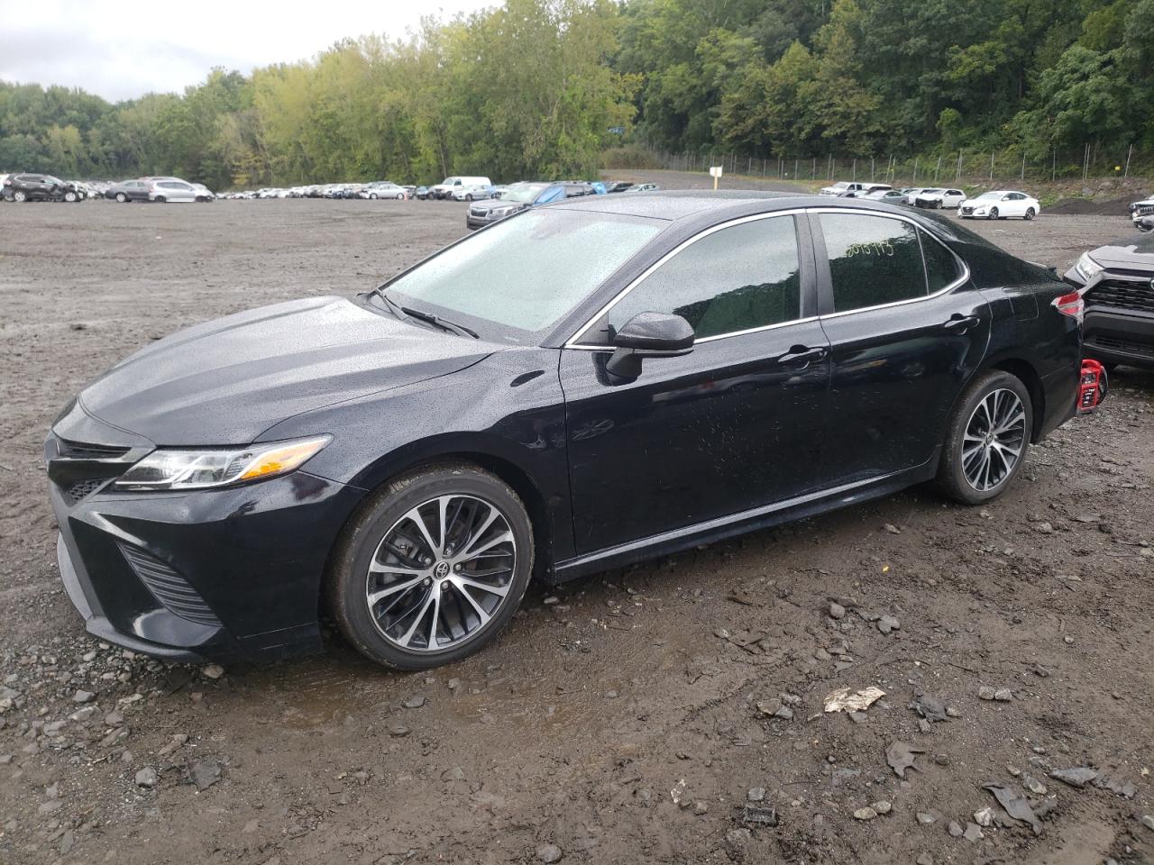 Obraz 1 z 2020 TOYOTA CAMRY SE 2020 z VIN 4T1G11AK0LU948165