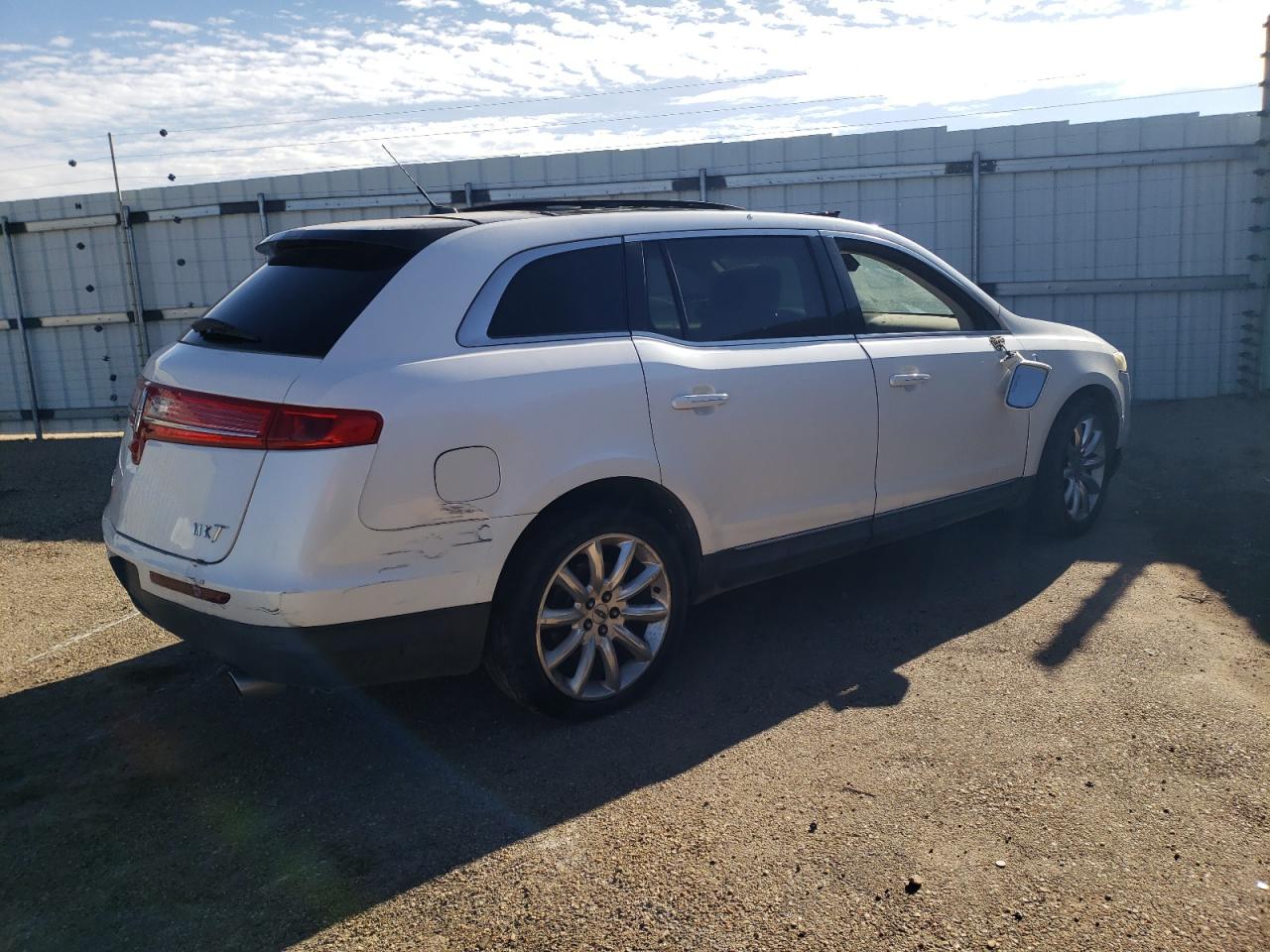 Image 3 of 2011 LINCOLN MKT  2011 with VIN 2LMHJ5FR7BBJ52068